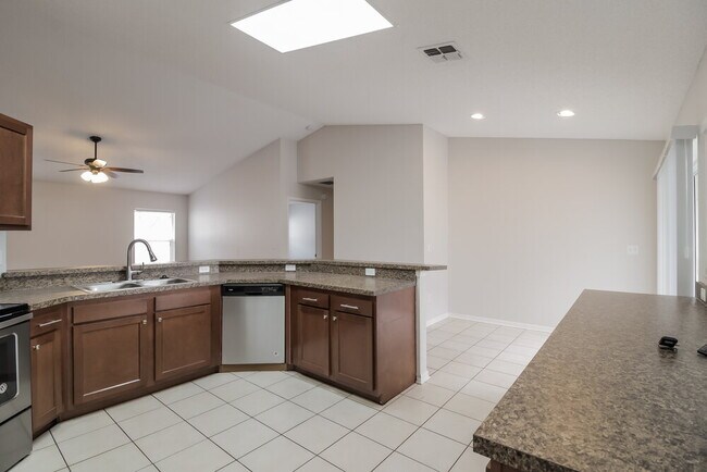 Building Photo - 2833 Picadilly Cir