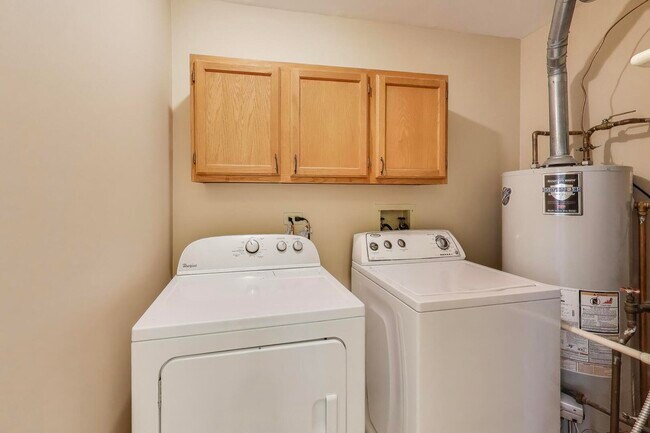 Building Photo - 2122 Southwind Cir