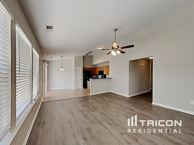 Building Photo - 206 Water Ridge Ave