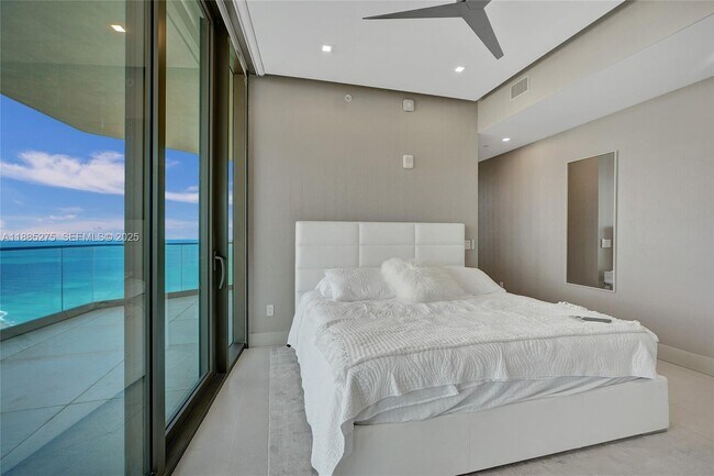 Building Photo - 18975 Collins Ave