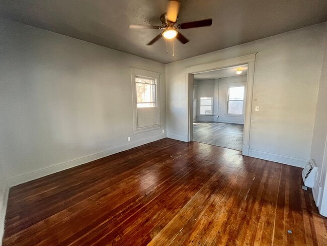 Building Photo - 3 bedroom / 2 bath home!