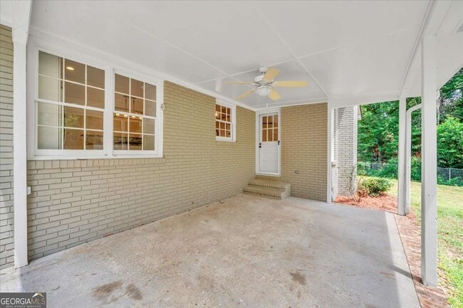 Building Photo - 215 Brookwood Dr