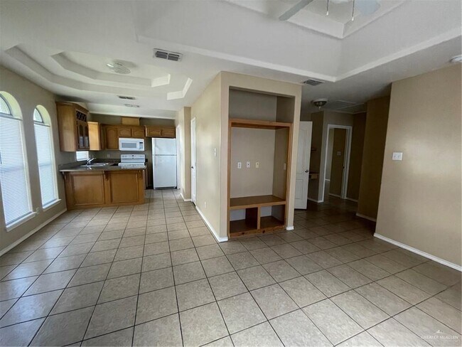 Building Photo - 16 Upland Dr
