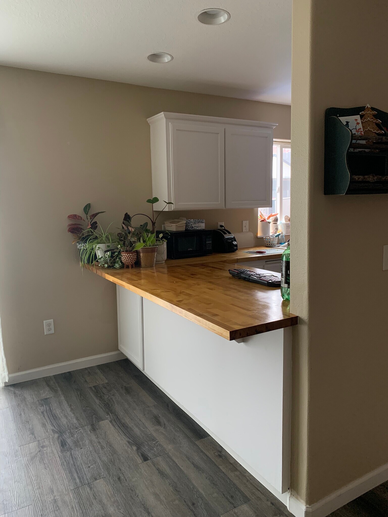 Kitchen - 206 E Illinois St