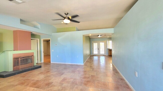 Building Photo - CHARLESTON COMMERCIAL CENTER - David Adam ...