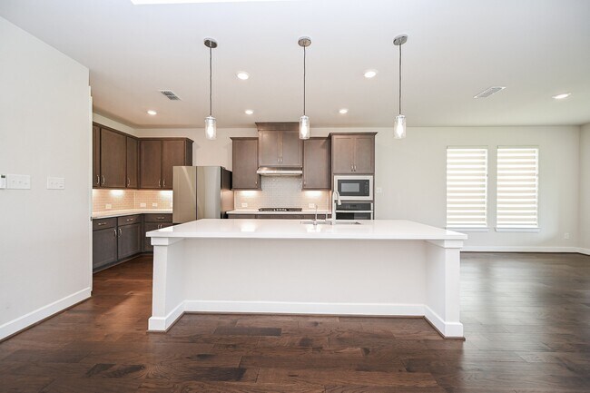 Building Photo - 21827 Erskine Peaks Pl