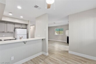 Building Photo - 2220 Pine Breeze Ln