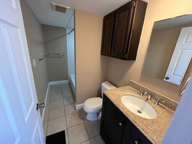 Building Photo - 348 Chase Ave