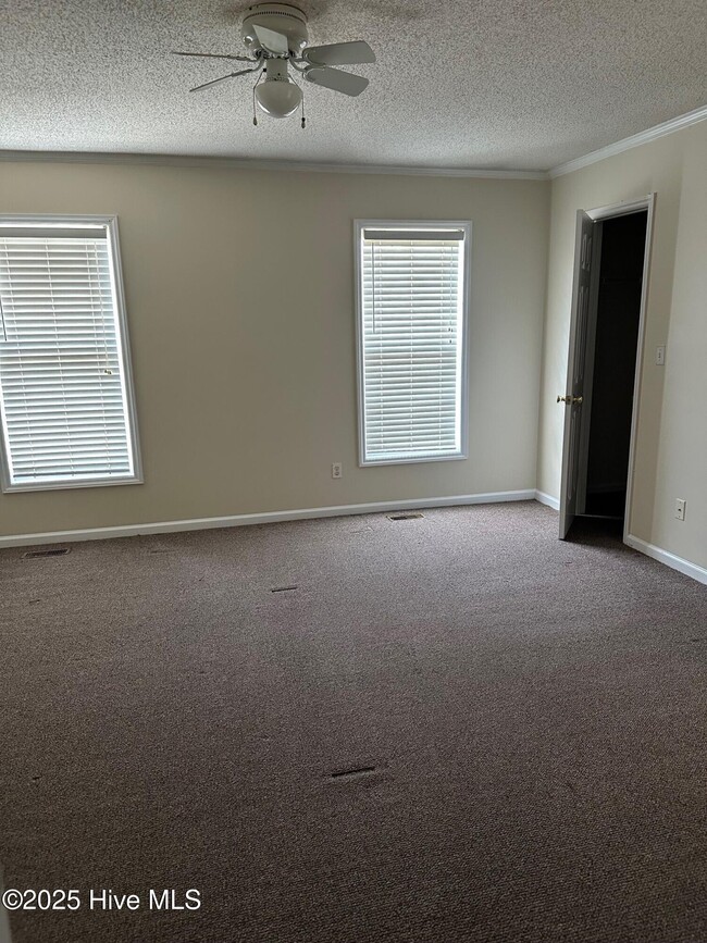 Building Photo - 3825 Sterling Pointe Dr