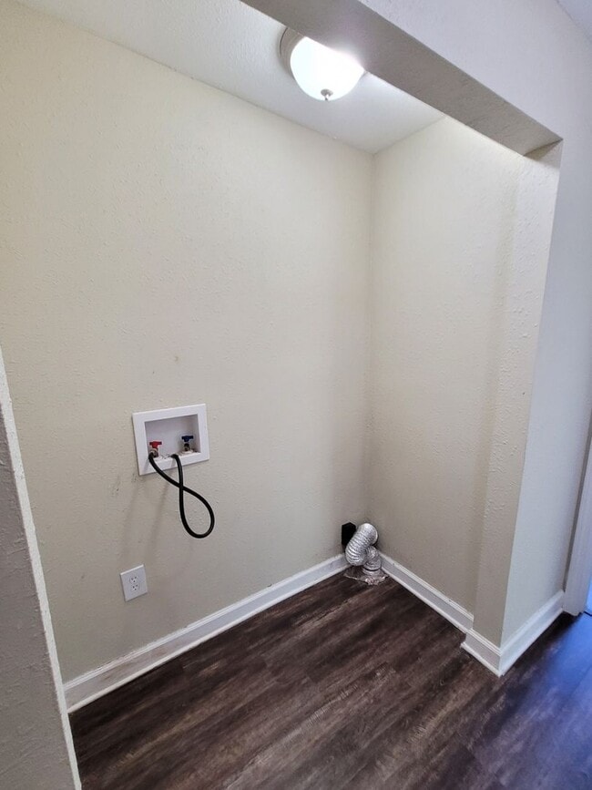 Building Photo - 307 Hermey Ave