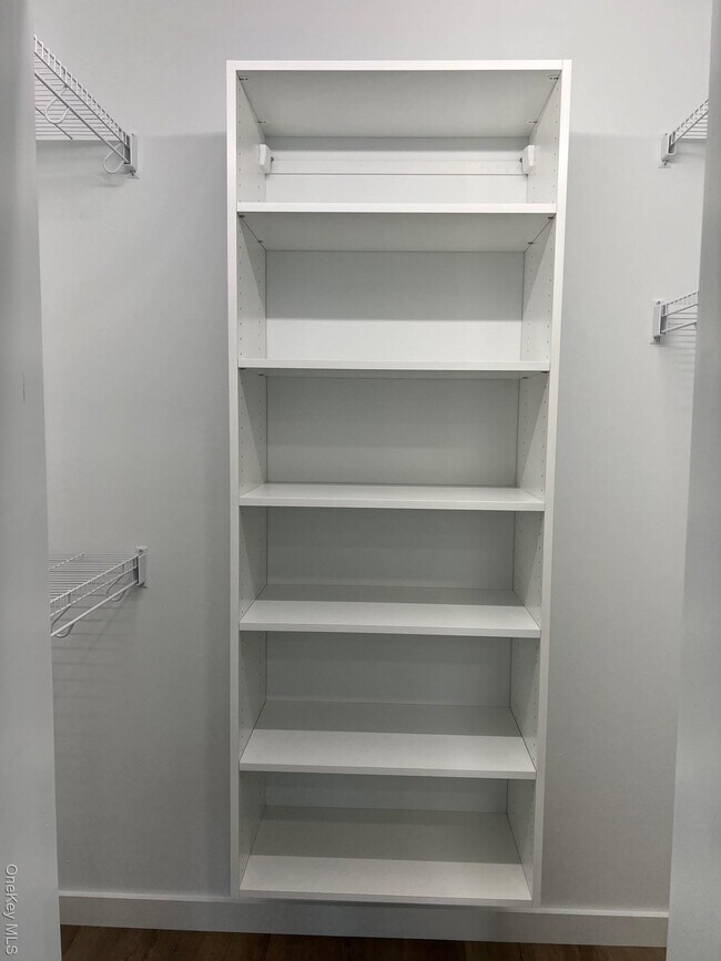 Building Photo - 42 N Main St