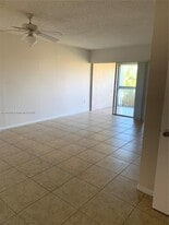 Building Photo - 711 N Pine Island Rd
