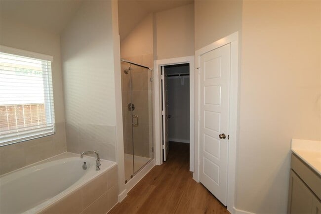 Building Photo - 1558 San Sebastien Dr