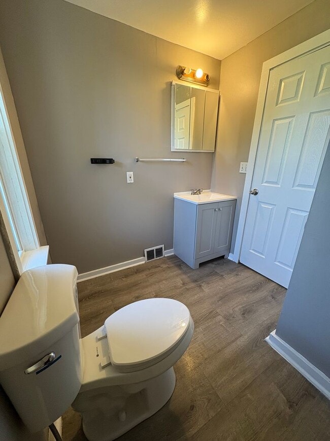 Building Photo - Three Bedroom Single Family Home!