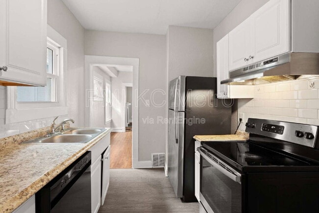 Building Photo - 3803 Highland Ave