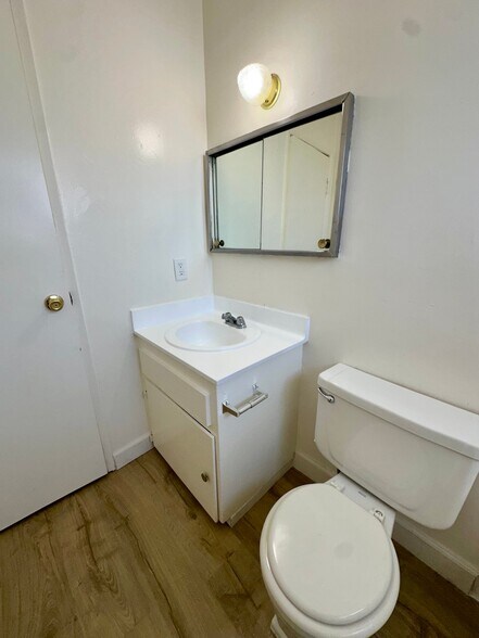 Building Photo - 15531 Belshire Ave
