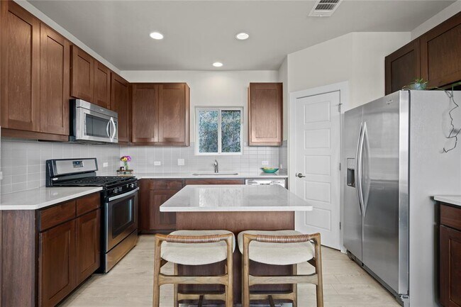 Building Photo - 2900 Pither Ln