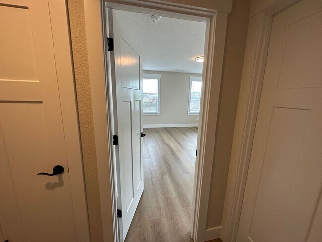 Building Photo - 616