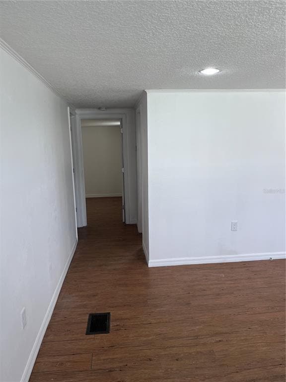 Building Photo - 200 S Oleander St
