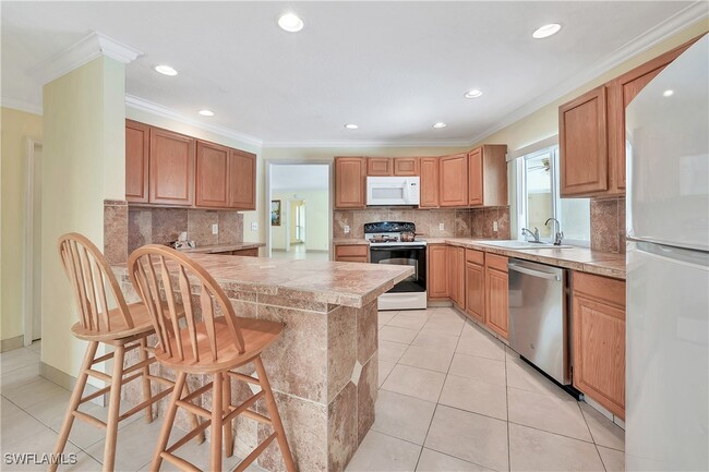 Building Photo - 639 Pompano Dr