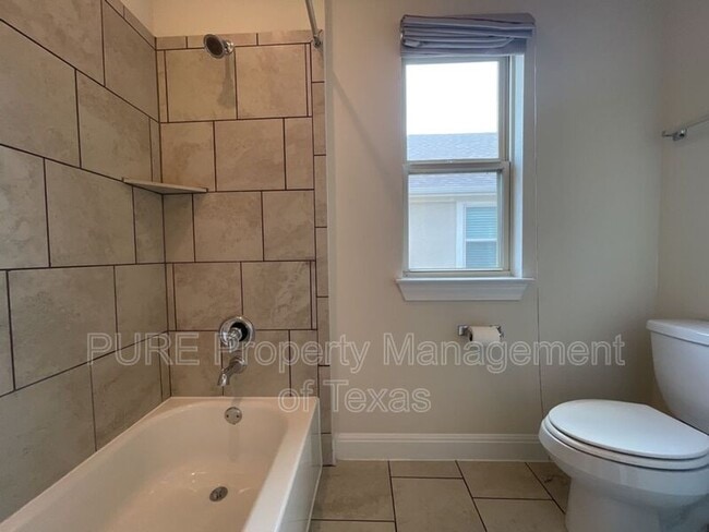 Building Photo - 716 Expedition Way