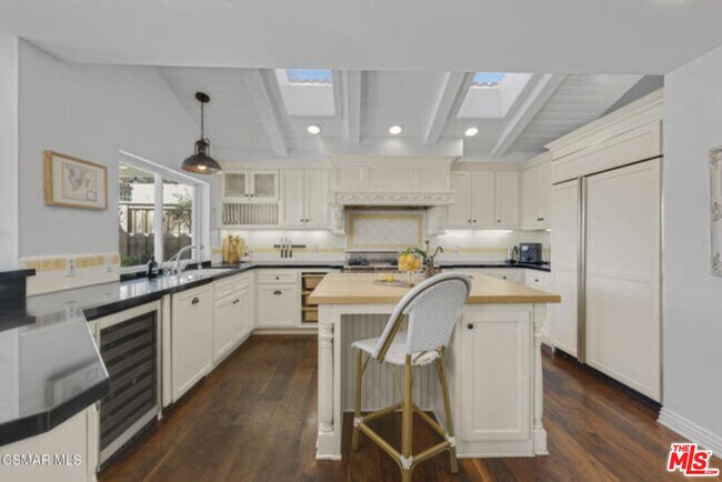 Building Photo - 987 Brookview Ave