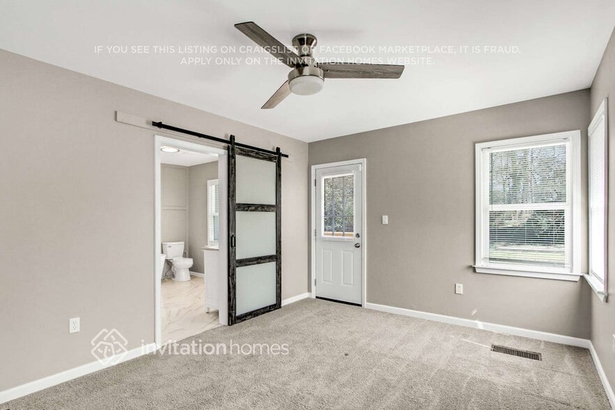 Building Photo - 2122 Holly Hill Dr