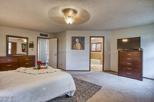 Building Photo - 6344 Via Aventura Dr