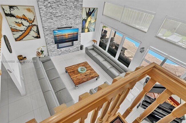 Building Photo - 3877 Bimini Ave
