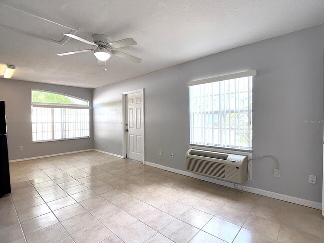 Building Photo - 902 Orchid Dr