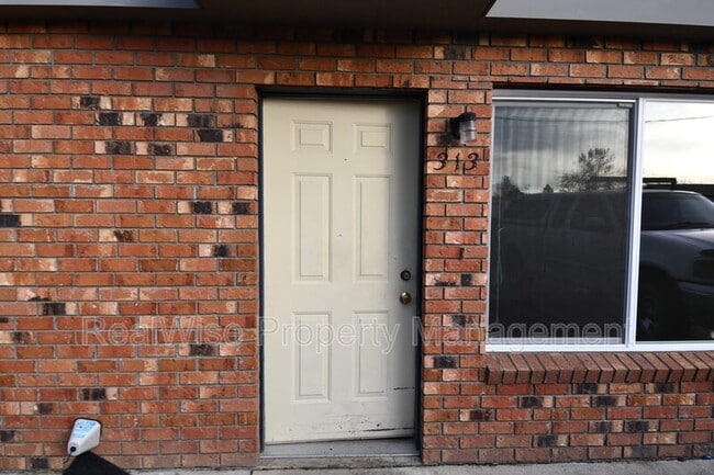 Primary Photo - 313 NW Tumlin Ave