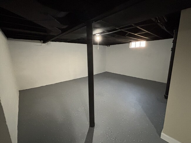 Building Photo - Charming 4-bed Home in Gary