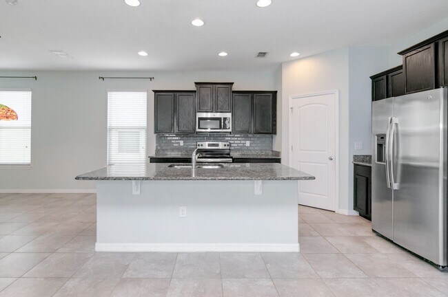 Building Photo - Stunning 4bed /3.5 bath Home For Rent at W...
