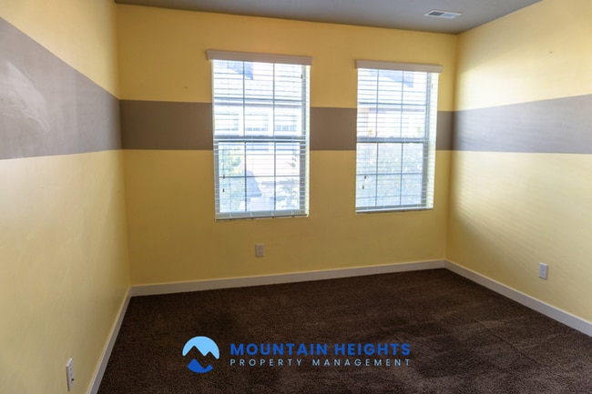 Building Photo - 858 Cecina Ct