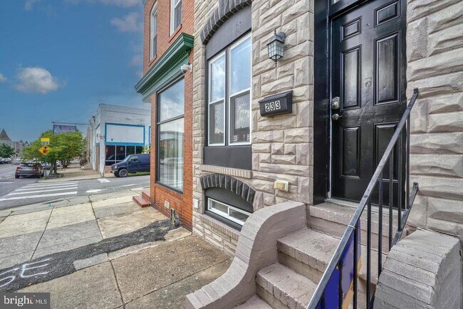 Building Photo - 233 S Highland Ave