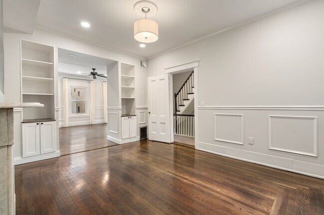 Building Photo - 110 Elm St