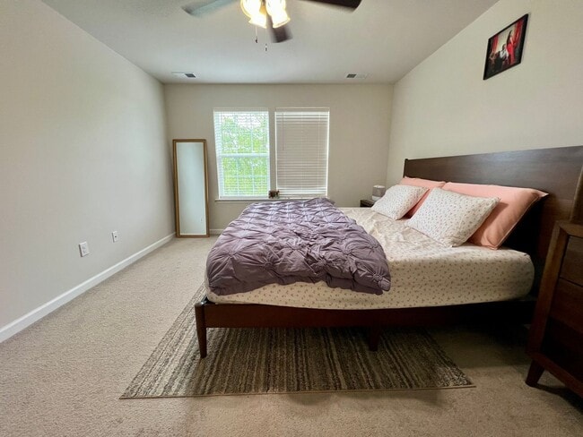 Building Photo - Stunning 4-Bed Townhome in Quakertown! Ava...