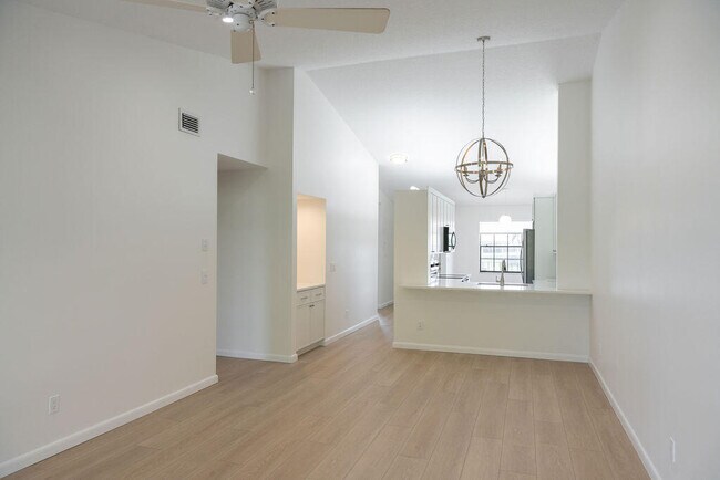 Building Photo - 602 Pinecrest Cir