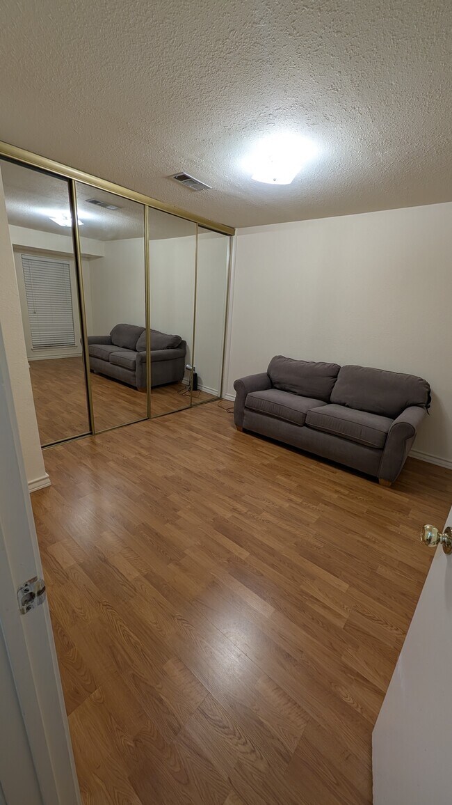 Building Photo - 6220 Bentwood Trl