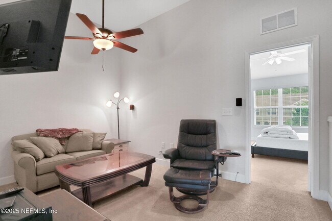 Building Photo - 6846 Roundleaf Dr