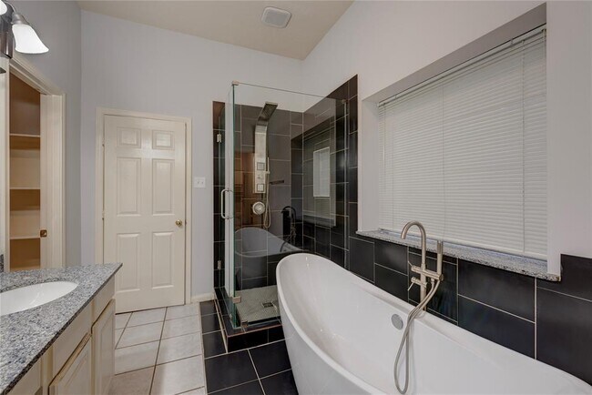 Building Photo - 2306 Millerton Ln