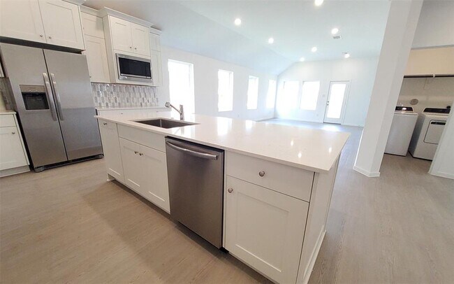 Building Photo - 6422 Seafoam Lake Dr
