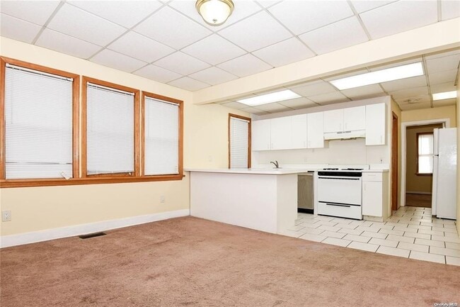 Building Photo - 51 Thorman Ave