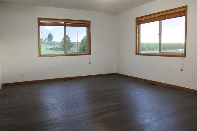 Building Photo - 7461 OR-240