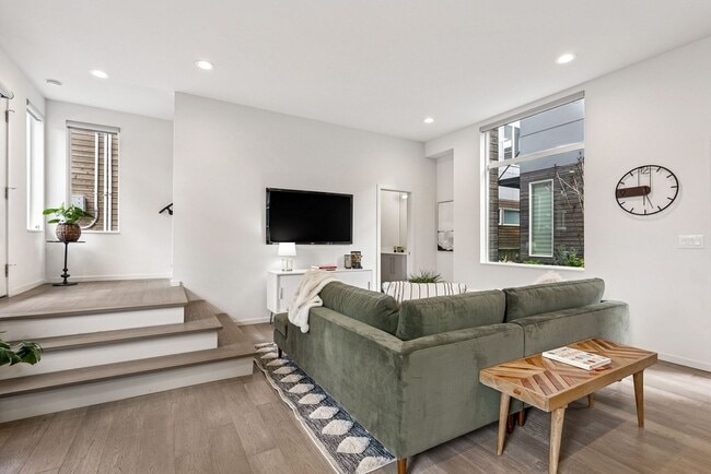 Building Photo - Judkin Parks Townhome