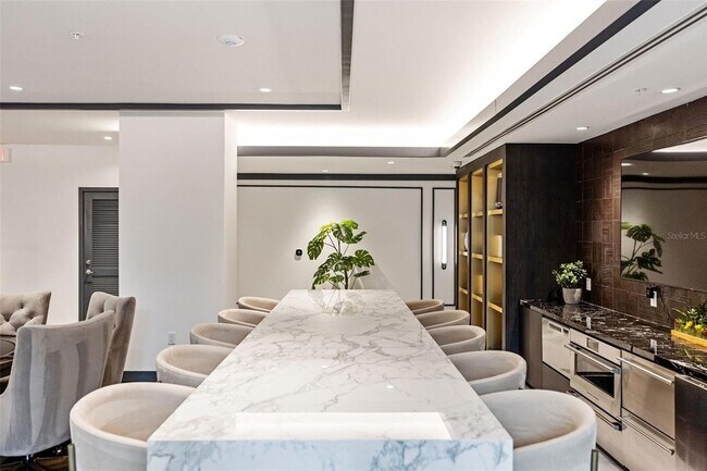 Building Photo - 1991 Main St