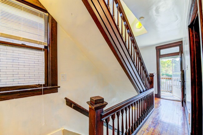 Building Photo - 86 Estella Ave
