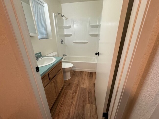 Building Photo - 1 Bedroom, 1 Bath condominium