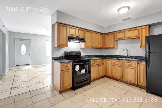 Building Photo - 7604 S 35th Ave