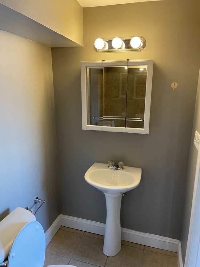 Building Photo - 1612 Elkins Ln